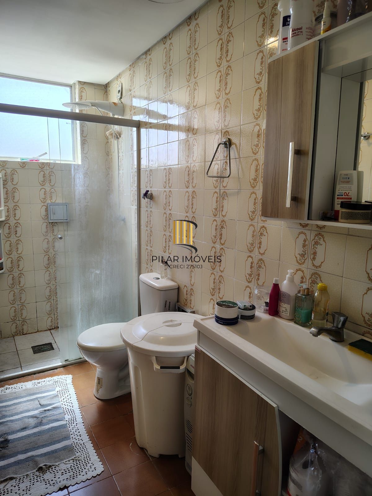 Apartamento de 2 dormitórios, 2 banheiros e 1 vaga no bairro Cristal.