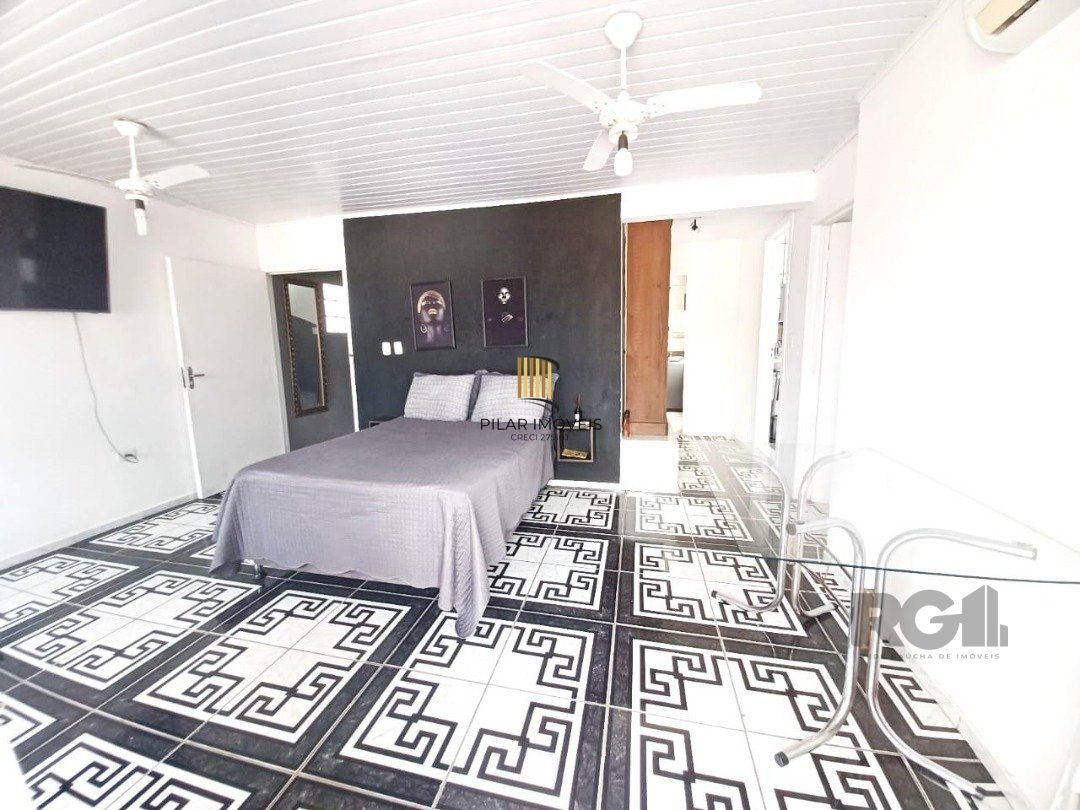 Casa 4 dormitórios no bairro Navegantes