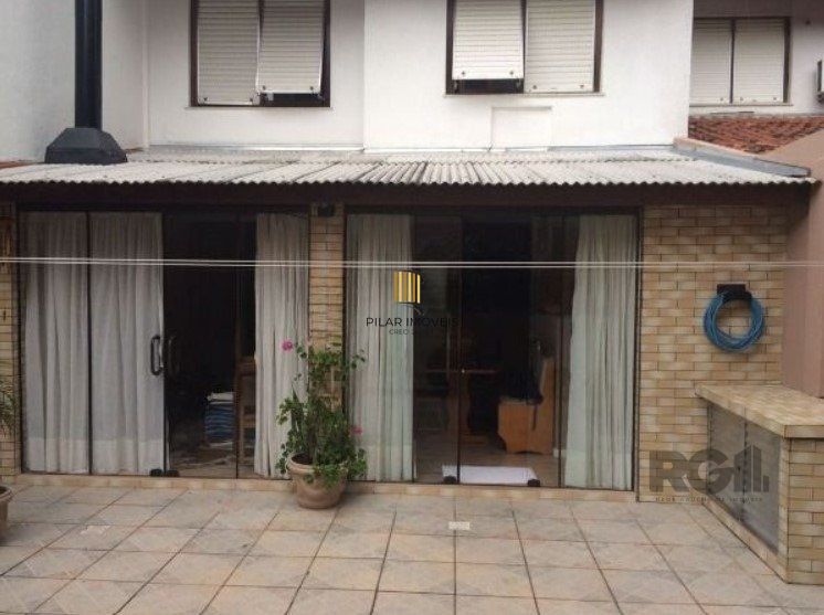 Casa de Condomínio 3 dormitórios no bairro Cavalhada