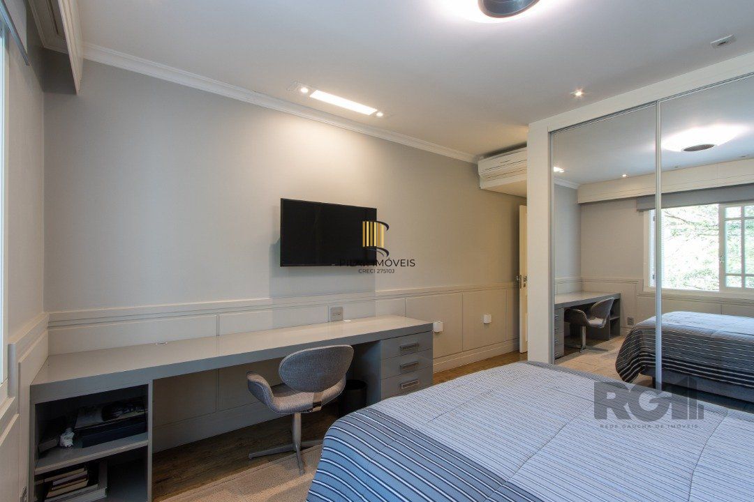 Casa em condominio, mobiliada com 741m² privativos , com 3 suítes- master