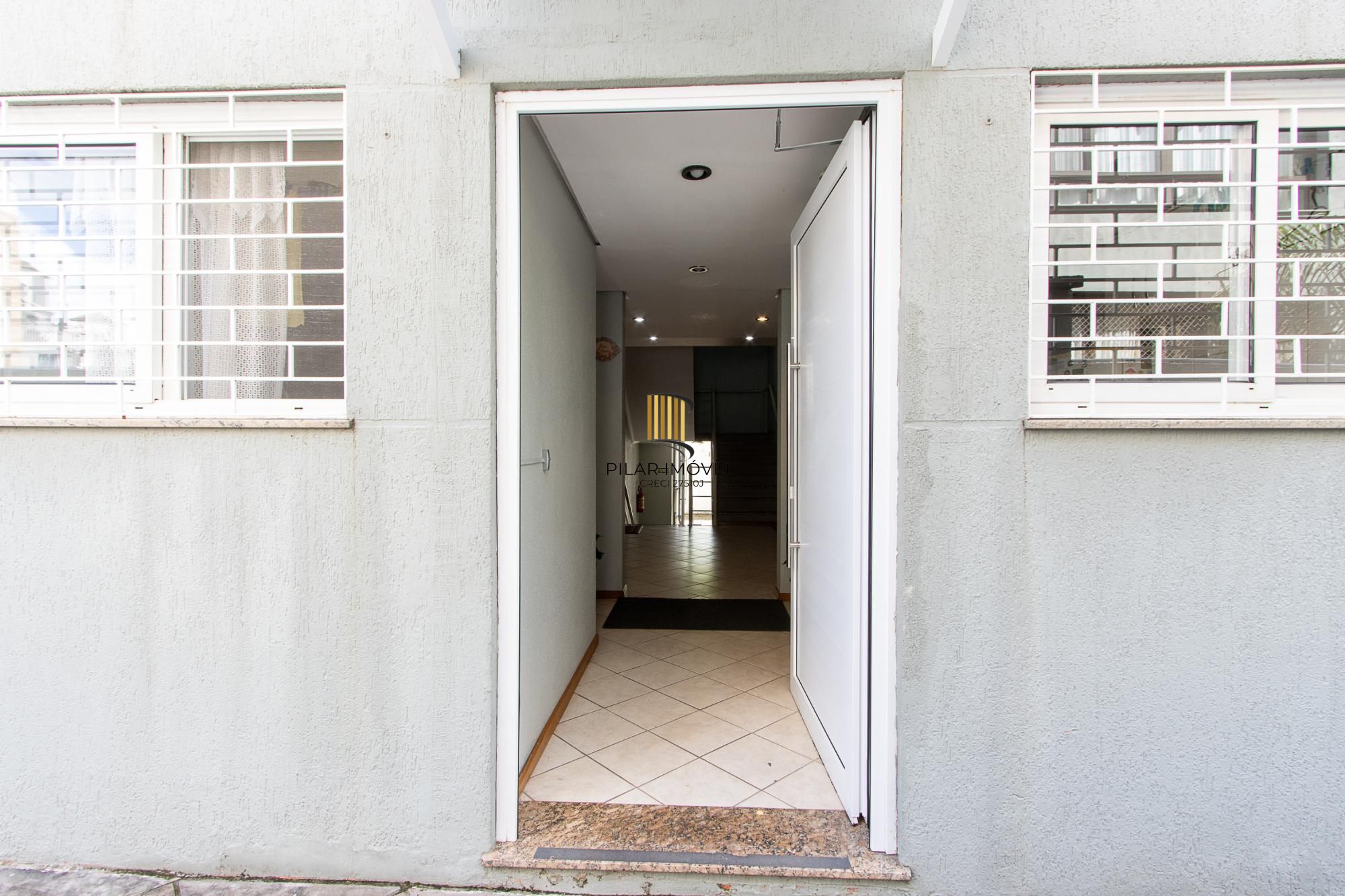 Apartamento com 2 dormitórios (reversível para 3) e 1 vaga escriturada  à venda no coração de Ipanema