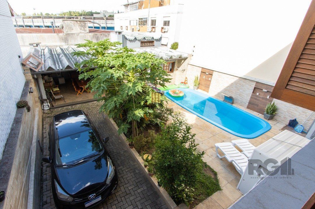Casa 3 dormitórios no bairro Medianeira