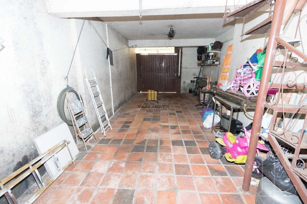 Casa para Venda - 150m², 4 dormitórios, sendo 1 suites, 5 vagas - Teresópolis