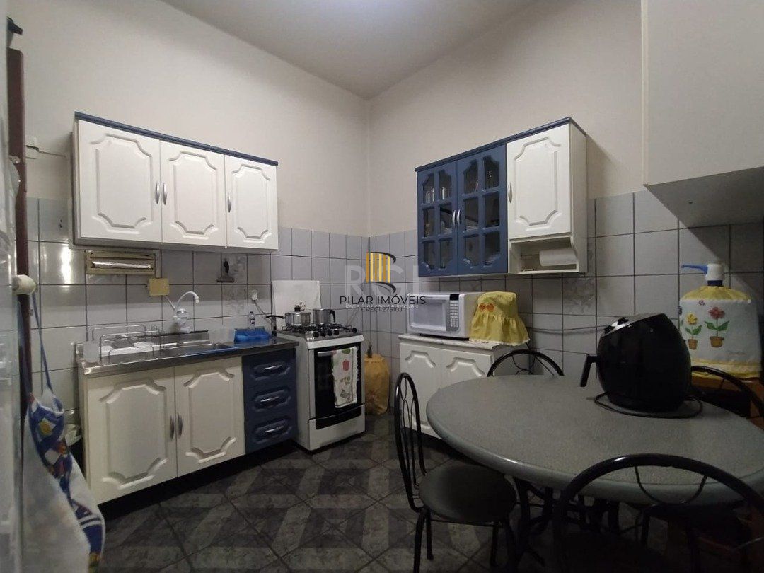 Casa para Venda - 185m², 3 dormitórios, 5 vagas - Menino Deus