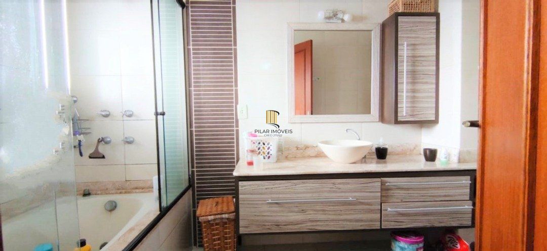 Casa para Venda - 179m², 3 dormitórios, sendo 1 suites, 5 vagas - Hípica