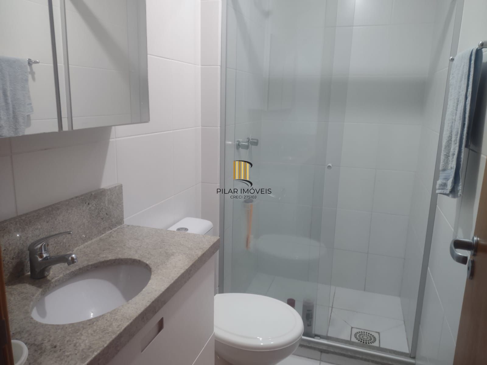 Apartamento no Condomínio Live It, 2 dormitórios, suíte, churrasqueira, vaga coberta.