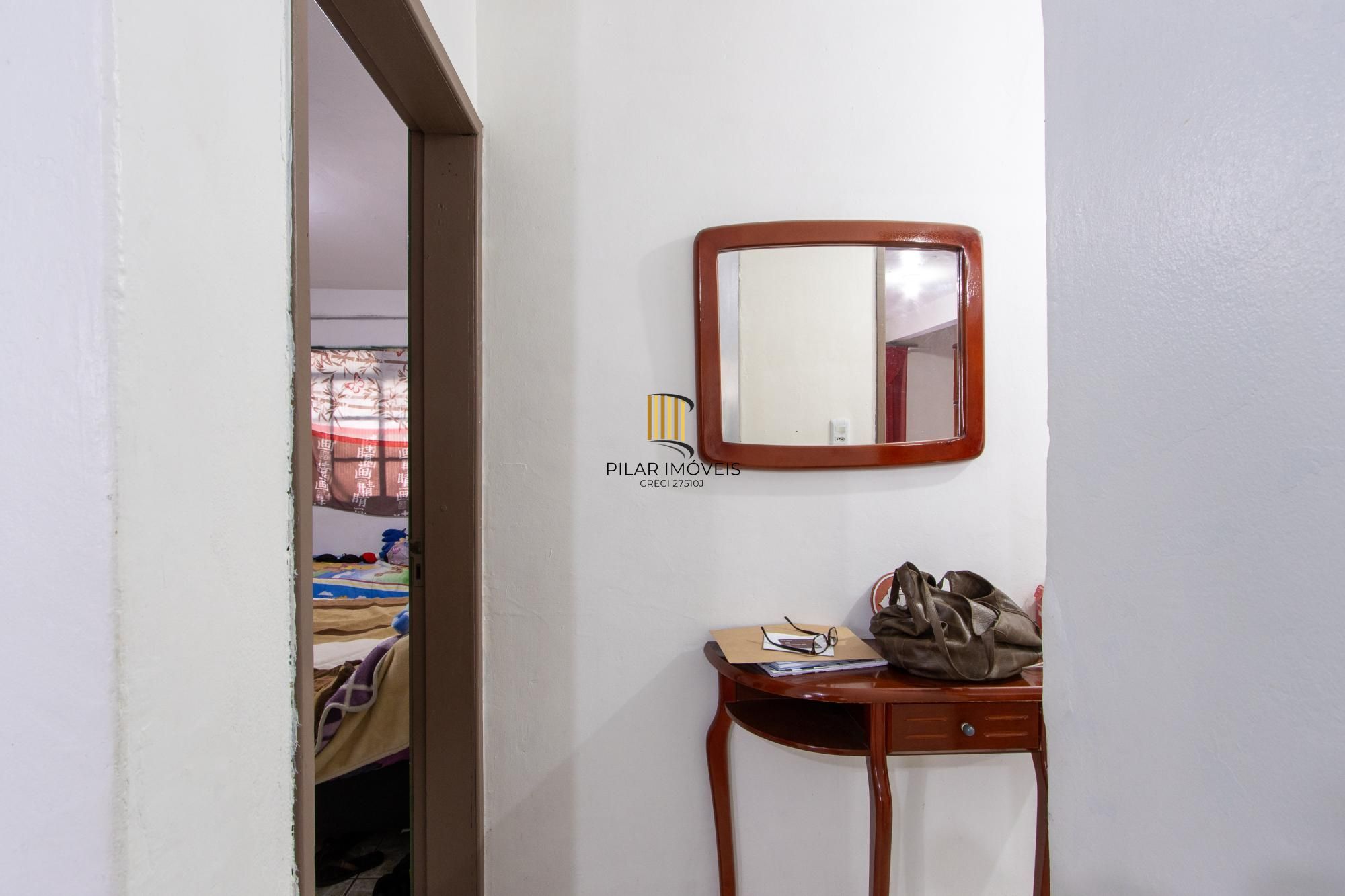 Casa ampla de 2 pavimentos com 4 dormitórios, 1 suite e 4 vagas no bairro Santa Tereza!