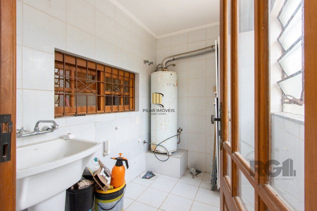 Casa 4 dormitórios no bairro Ipanema
