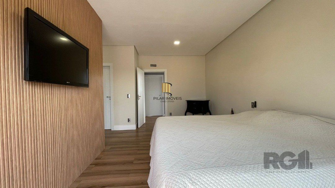Linda Casa Ampla com 3 Suítes Construída Recentemente em Condomínio no Bairro Nobre de Gramado