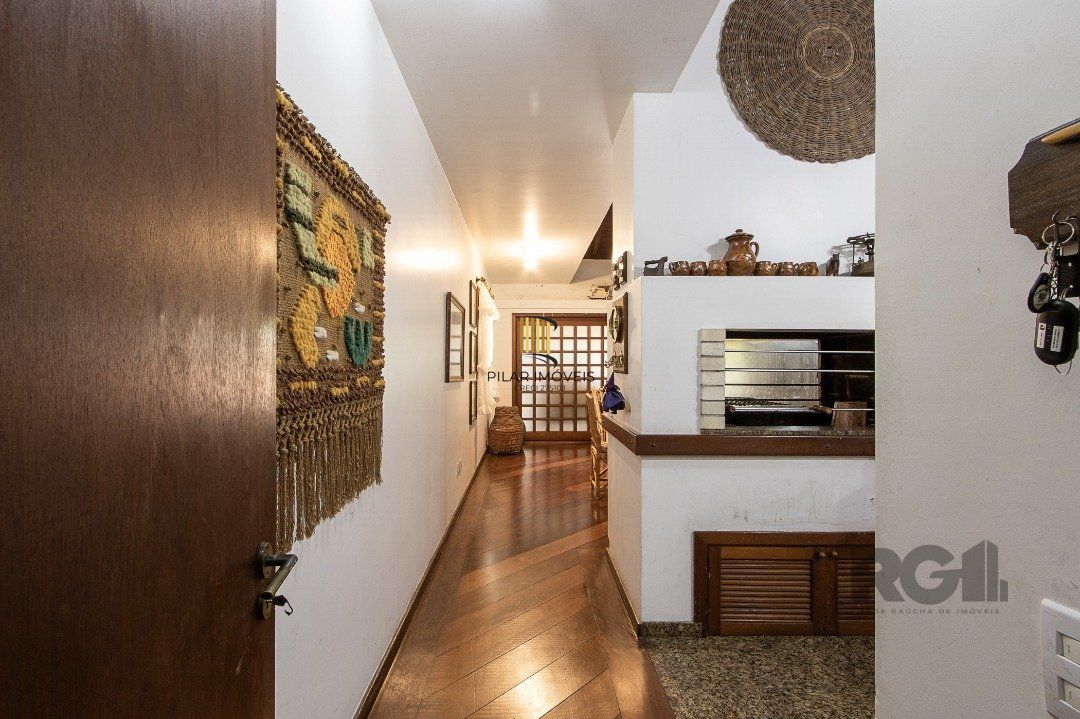 Casa de Condomínio 6 dormitórios no bairro Cavalhada