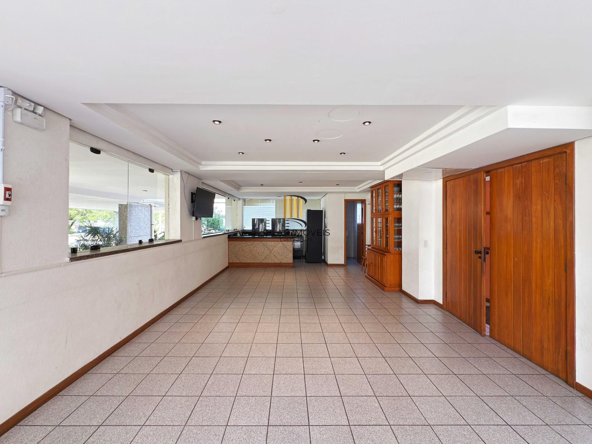 Apartamento de 2 dormitórios e 1 vaga de garagem no Centro Histórico.