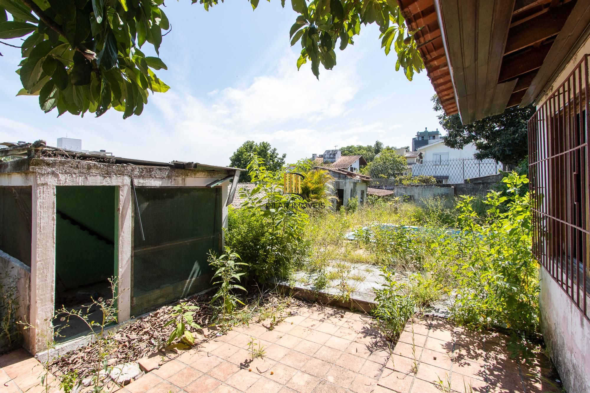 Casa para Venda - 320m², 3 dormitórios, sendo 1 suites, 4 vagas - Cristal