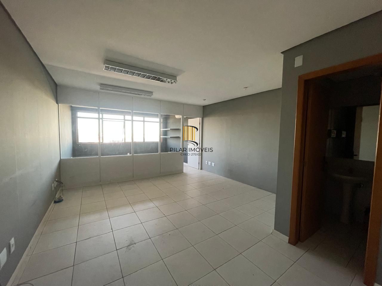 ala comercial desocupada à venda no coração do bairro Boa Vista, em Porto Alegre, Rio Grande do Sul!