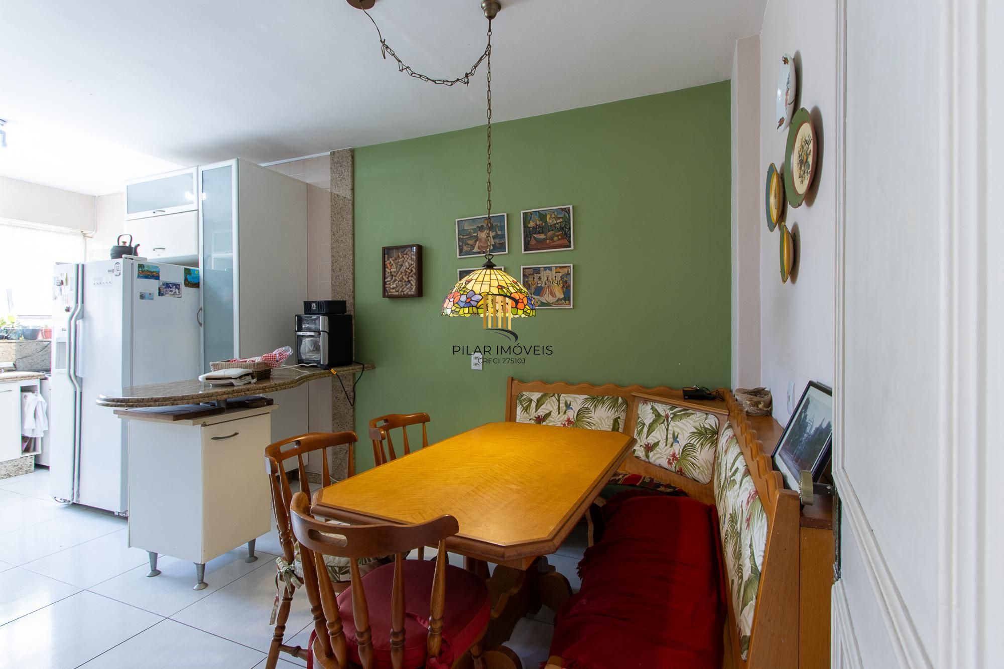 Apartamento 3 dormitorios com 168,65m2 privativos e uma vaga..