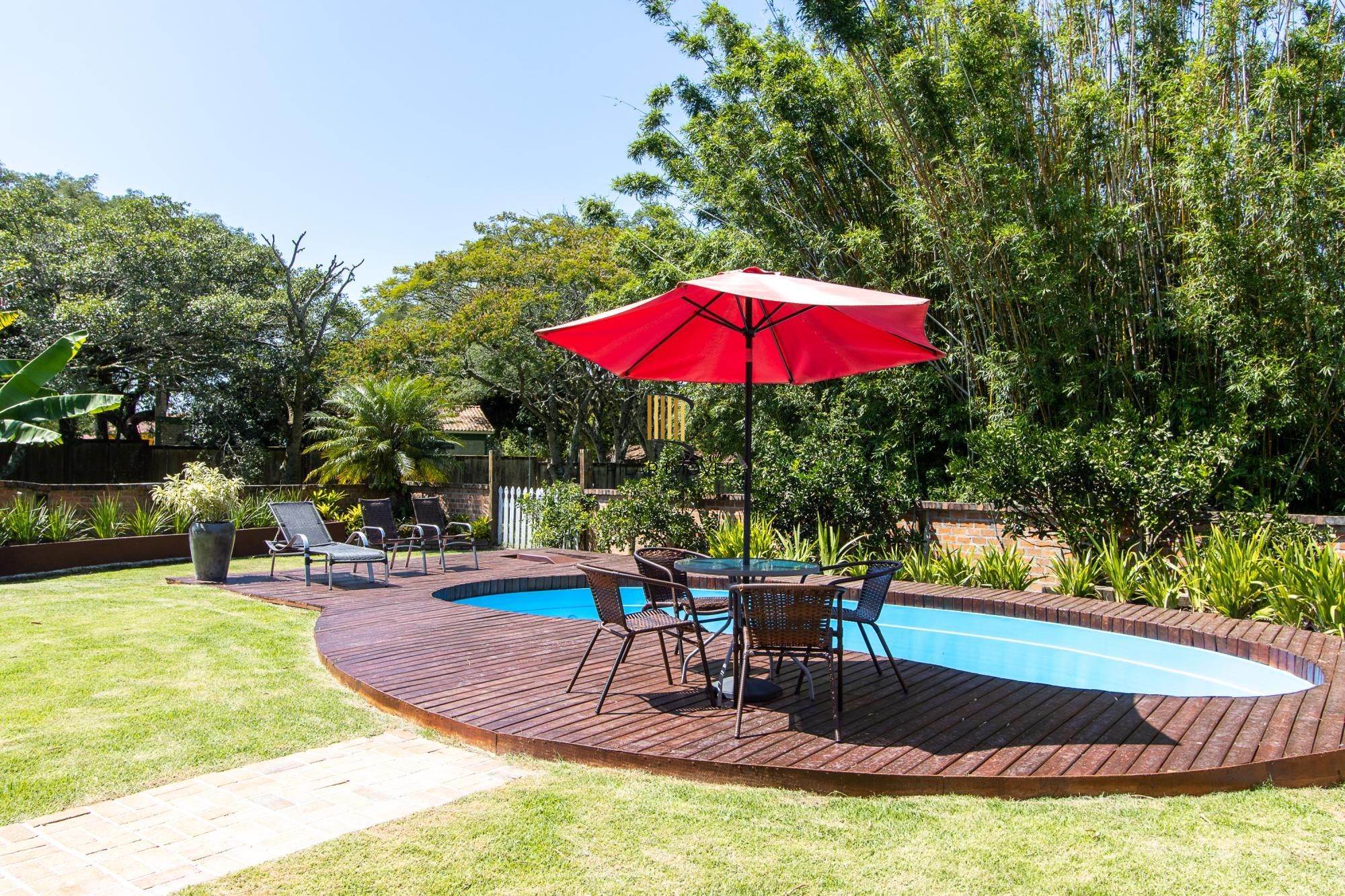 Casa 4 suites no Terra Ville, com home office, estar íntimo, 4 vagas e piscina.