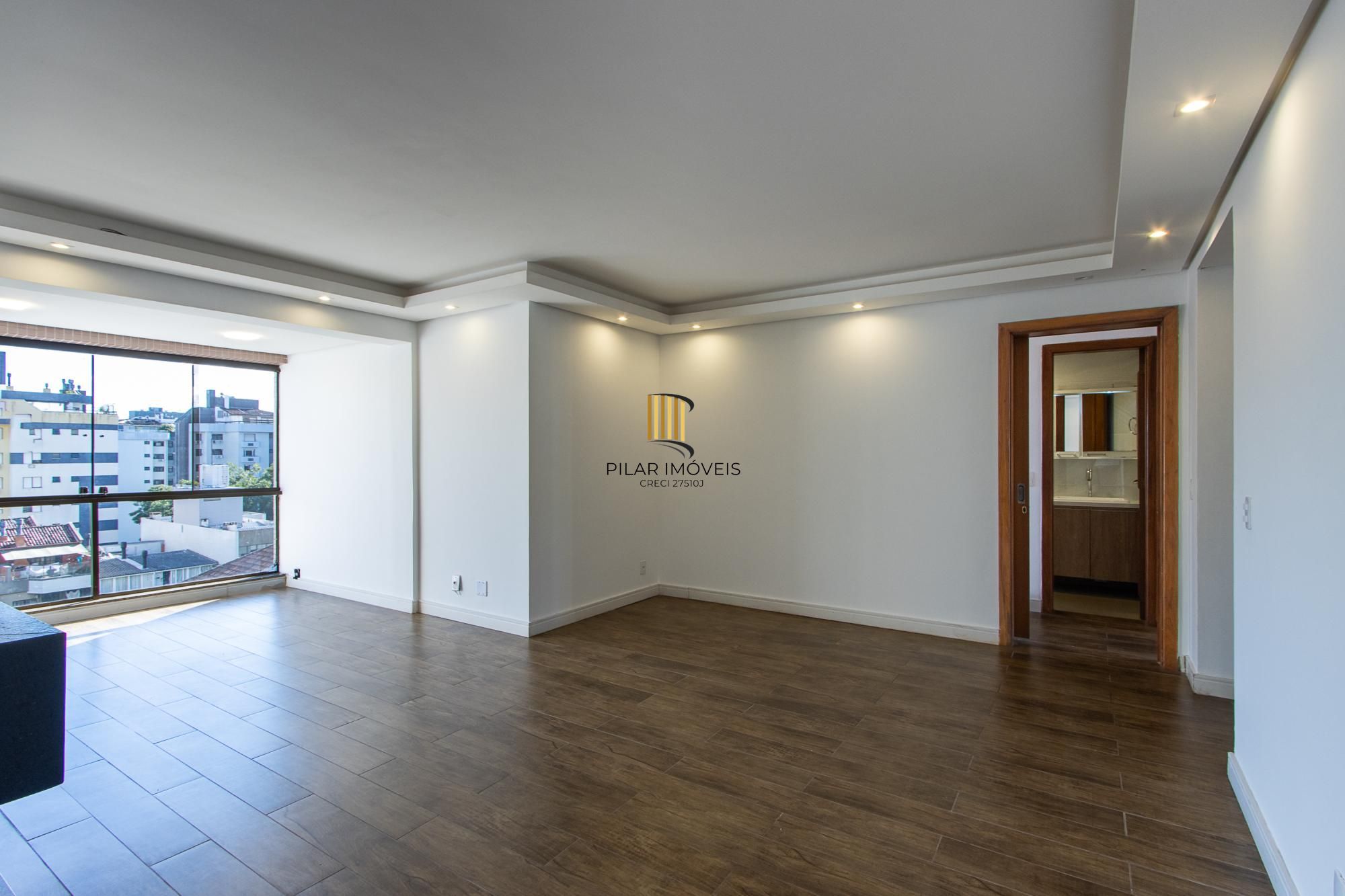 Apartamento com 114.02m², 3 dorm, Petrópolis com lareira e churrasqueira