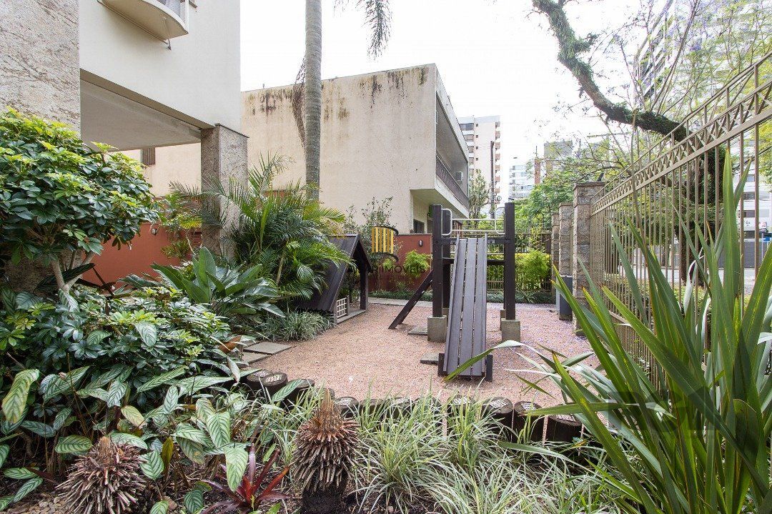 Apartamento 3 quartos, 1 suite, dependência, sacada com churrasqueira, 2 vagas - Bairro Menino Deus