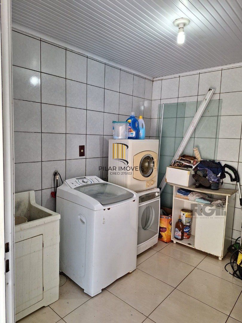 Casa 3 dormitórios no bairro Jardim Algarve