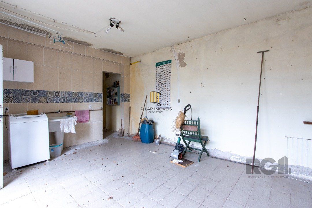 Casa para Venda - 239m², 5 dormitórios, sendo 1 suites, 2 vagas - Hipica