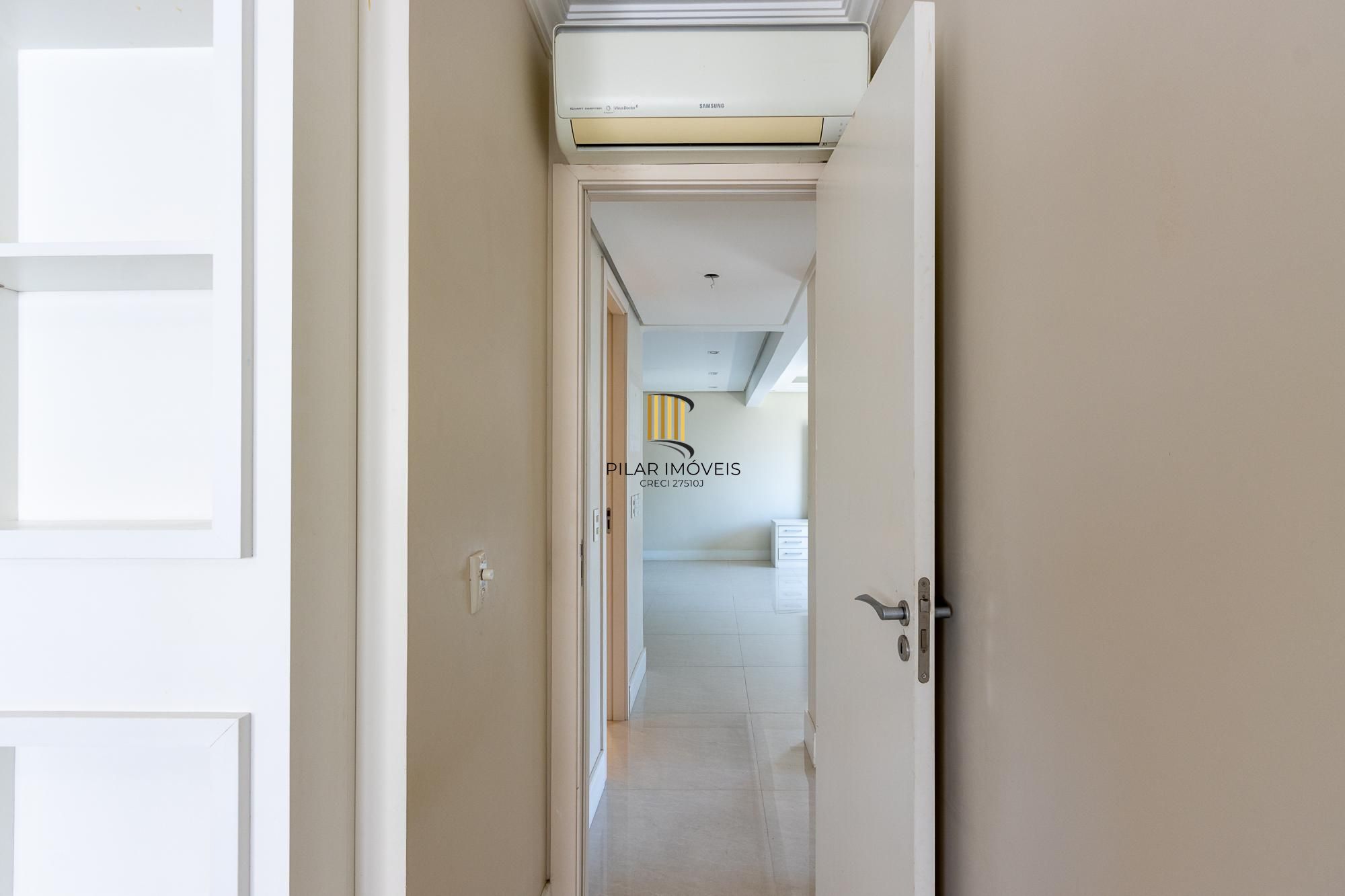 Apartamento de 3 dormitórios, 1 suíte e 2 vagas escrituradas no bairro Tristeza.