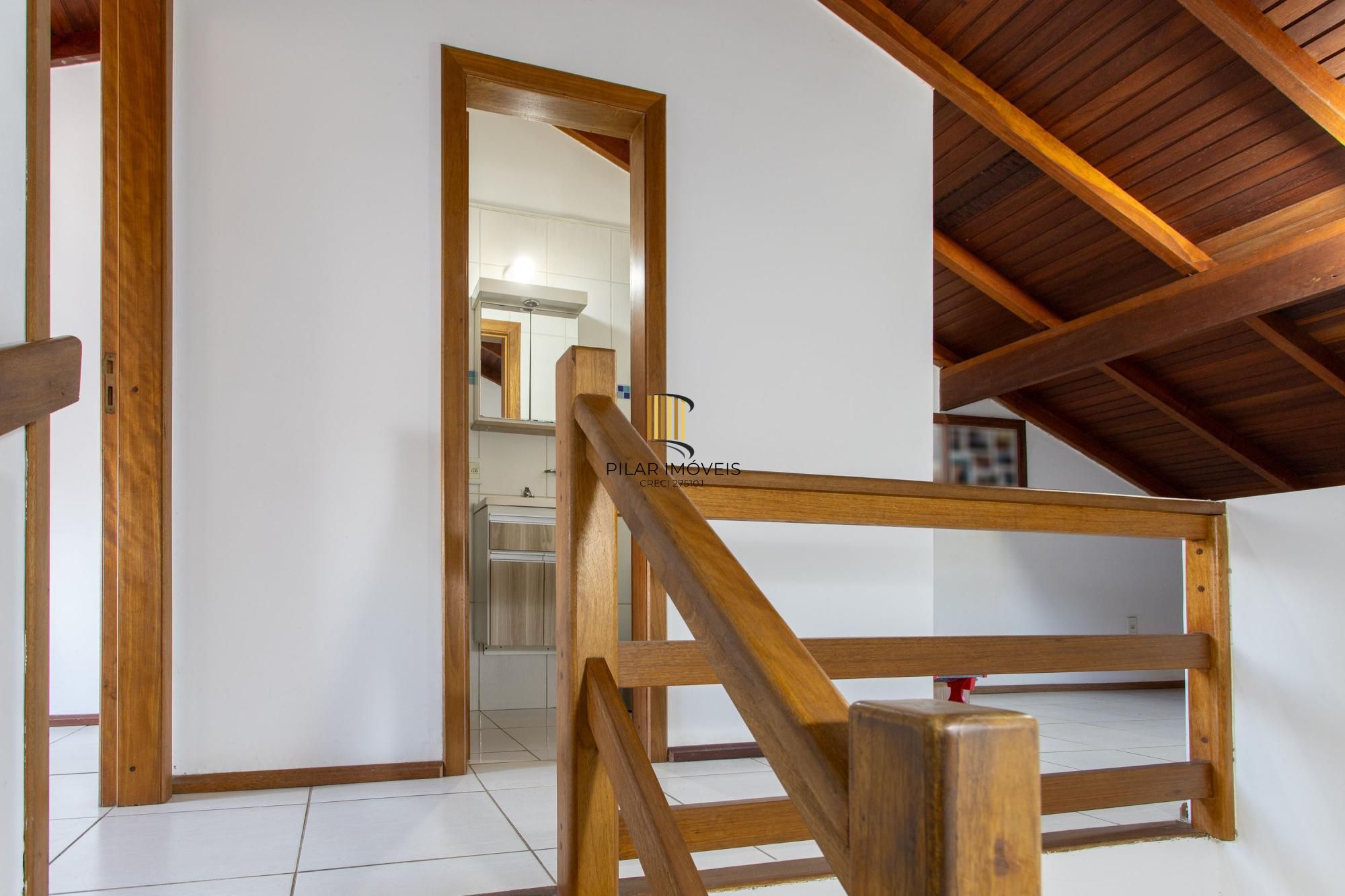 Casa 3 dormitórios no bairro Hípica