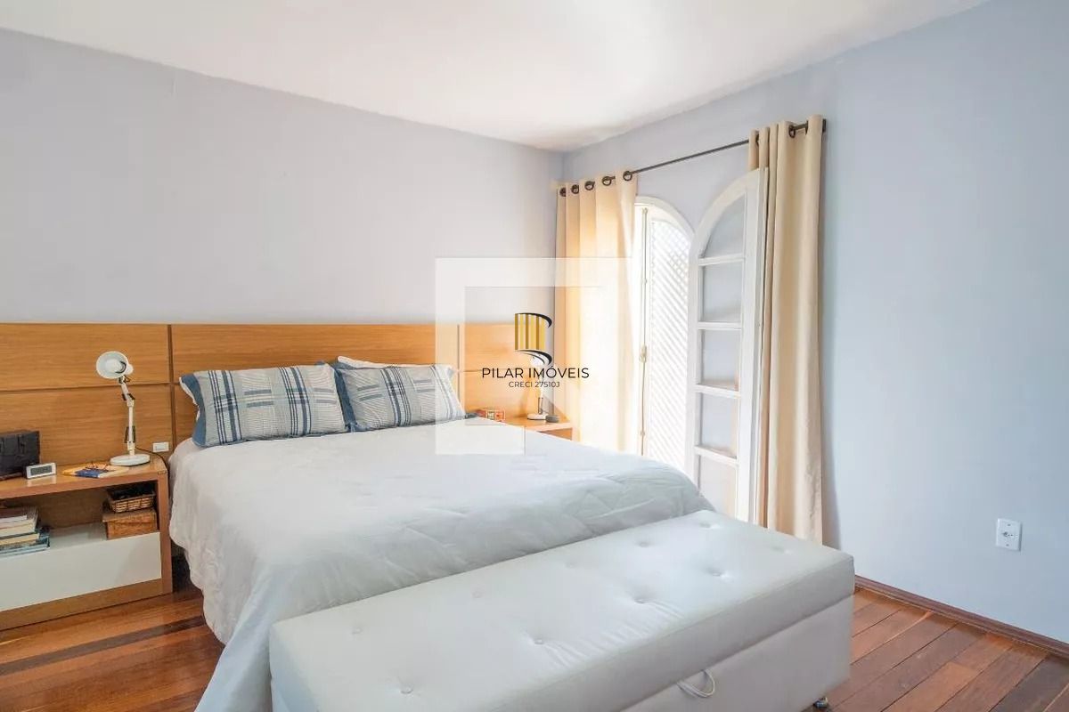 Casa á venda com 3 dormitórios no bairro Ipanema em Porto Alegre