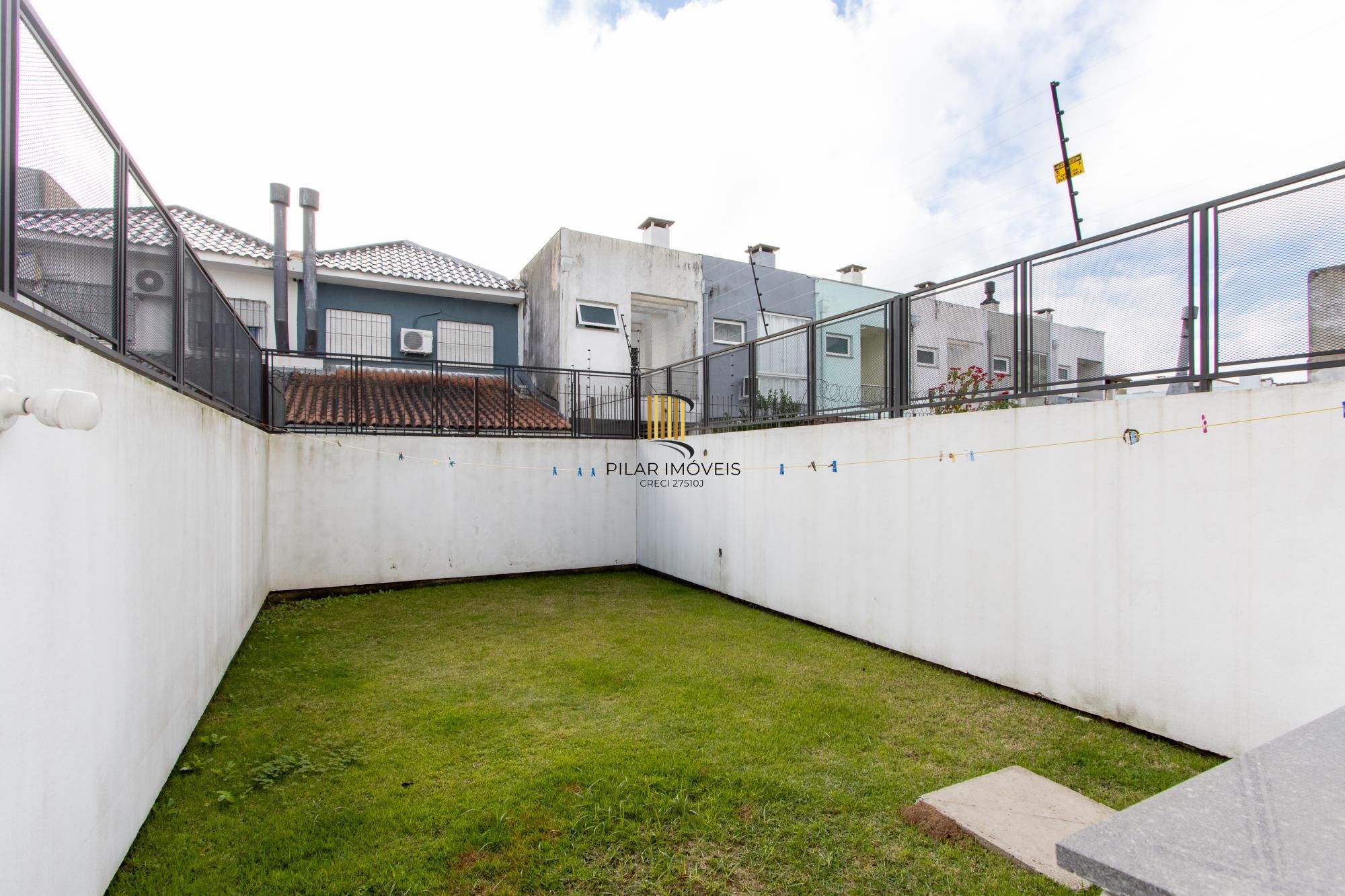 Sobrado para Venda - 95,16m², 3 dormitórios, sendo 1 suites, 2 vagas - Hípica