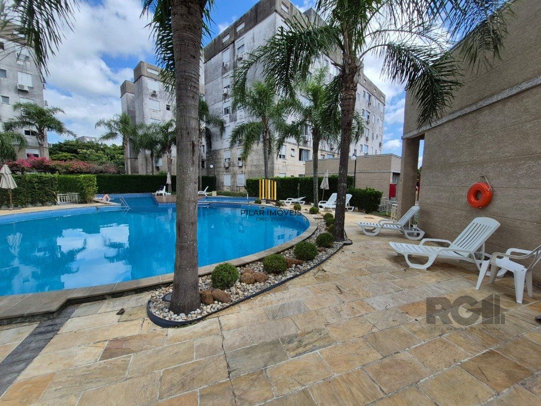 Apartamento de 2 quartos, cozinha planejada e 1 vaga escriturada.