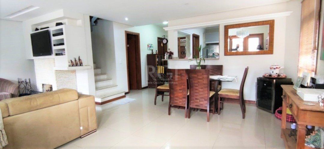 Casa para Venda - 179m², 3 dormitórios, sendo 1 suites, 5 vagas - Hípica