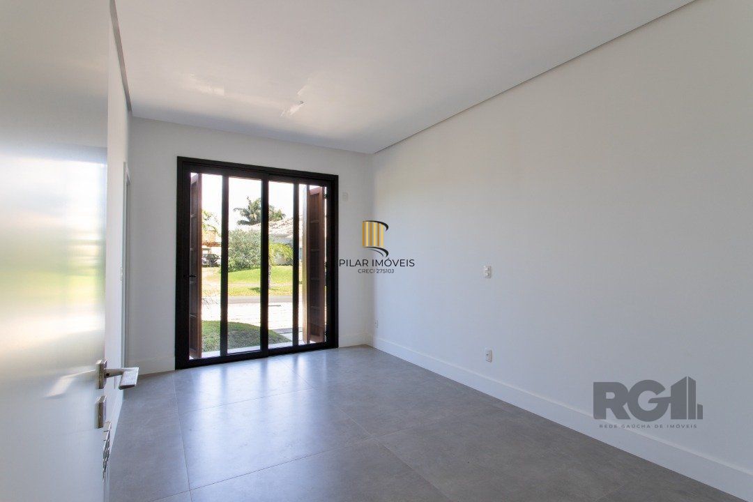 A Casa Le Mans, uma residência térrea de esquina com 389,48m2 de área coberta