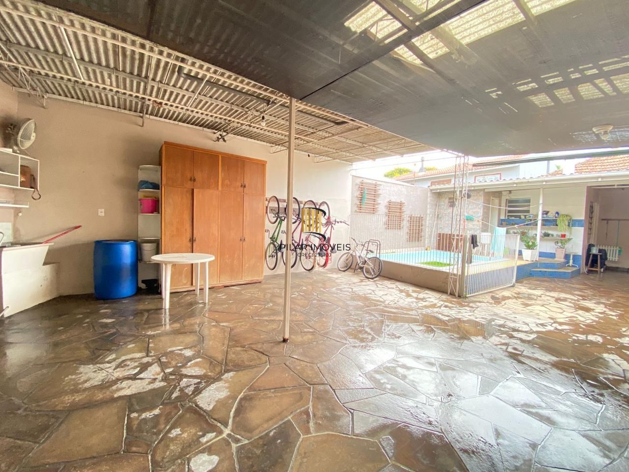 Casa 4 dormitórios I vaga 8 carros I Bairro Camaquã
