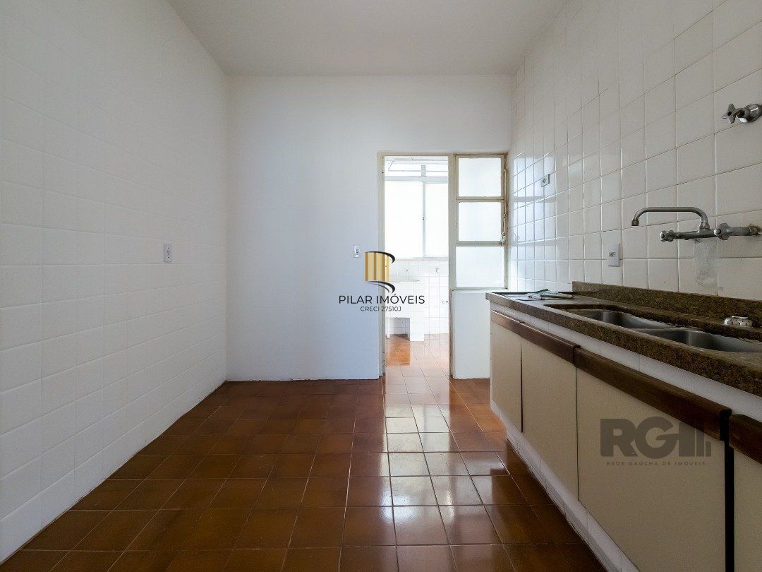 Apartamento, 3 quartos, 1 suite, dependência de empregada, elevador - Centro Histórico - Porto Alegre