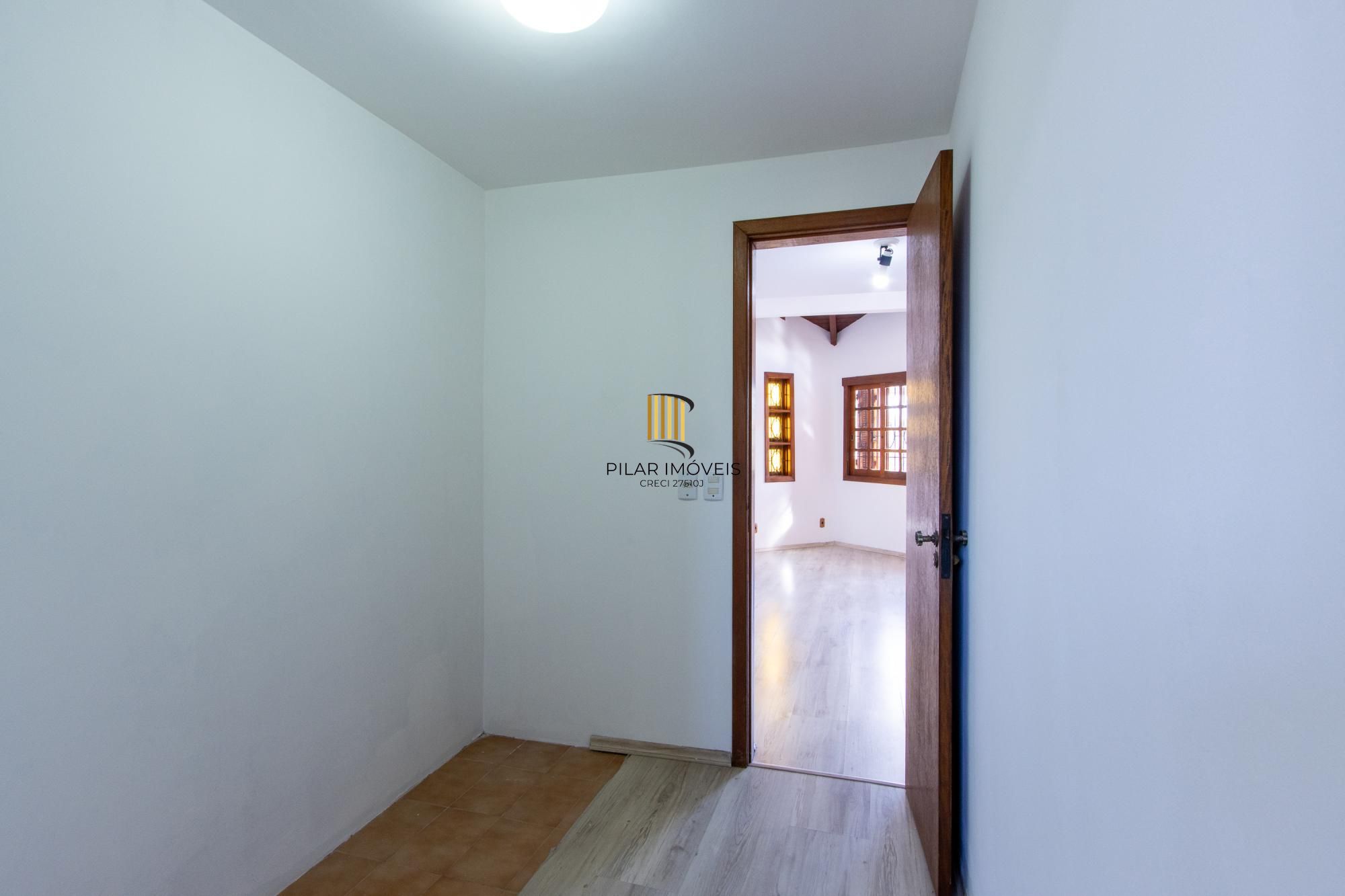 Casa para Venda - 253.35m², 3 dormitórios, sendo 1 suites, 4 vagas - Serraria