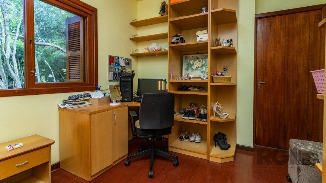 Casa 6 dormitórios no bairro Cascata
