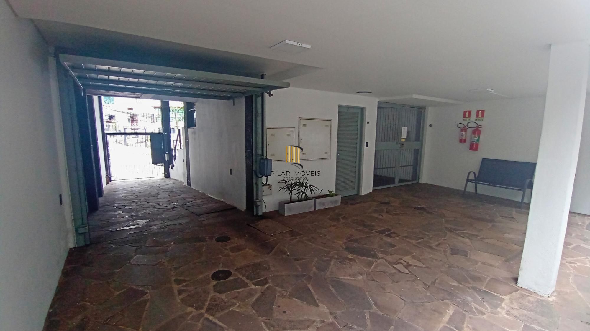 Sala comercial com vaga dupla, ao lado do Hospital Moinhos de Vento