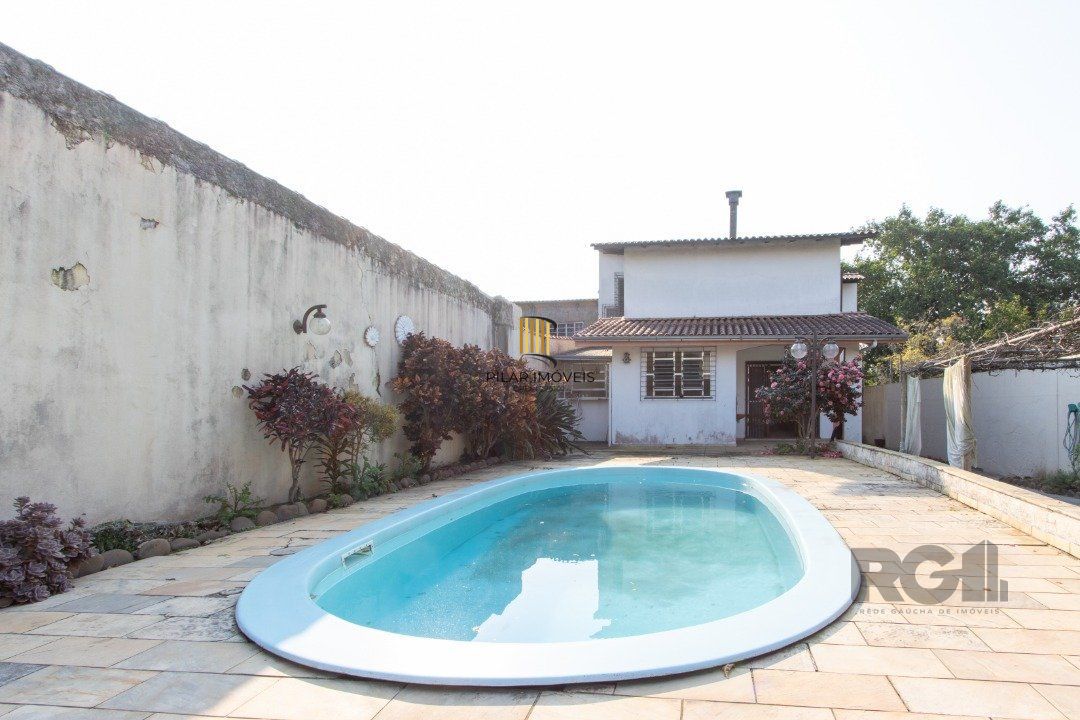Casa para Venda - 72.6m², 4 dormitórios, sendo 1 suites, 6 vagas - Camaquã