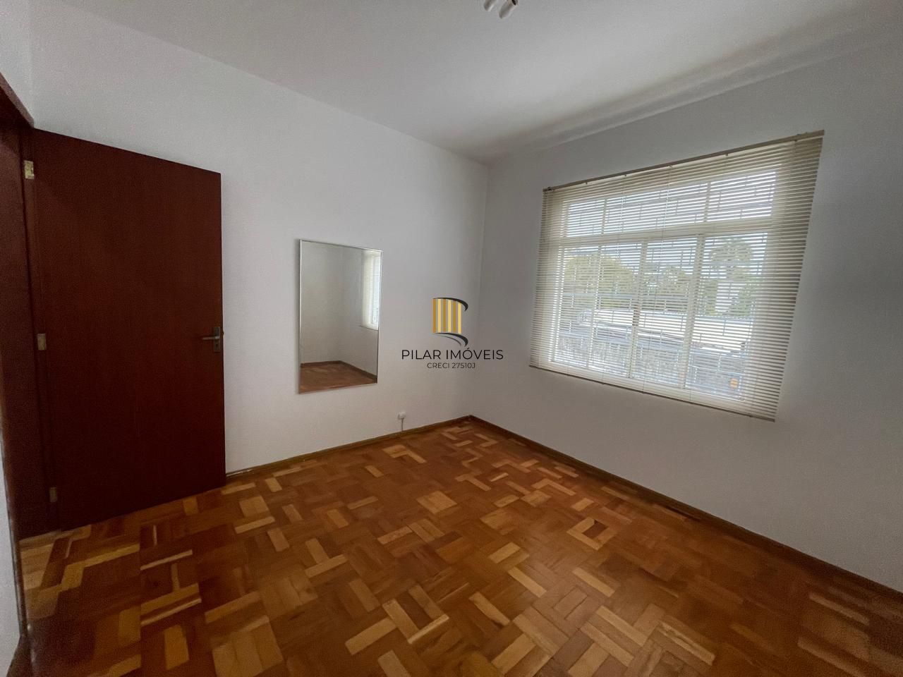 Terreno amplo com 690m², com duas casas construídas para moradia ou investyirdores!!