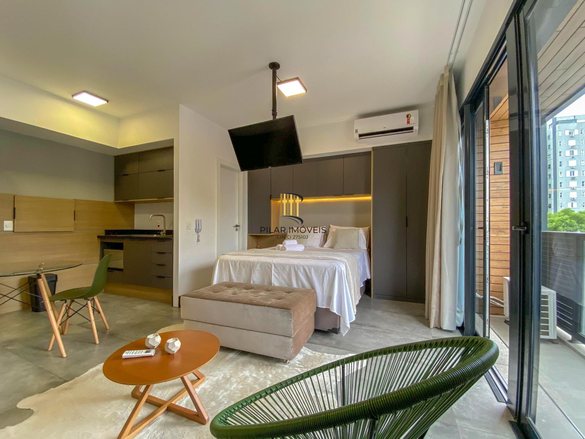 Studio de 36,76m2, totalmente mobiliado, com 1 vaga de garagem no bairro Boa Vista!!