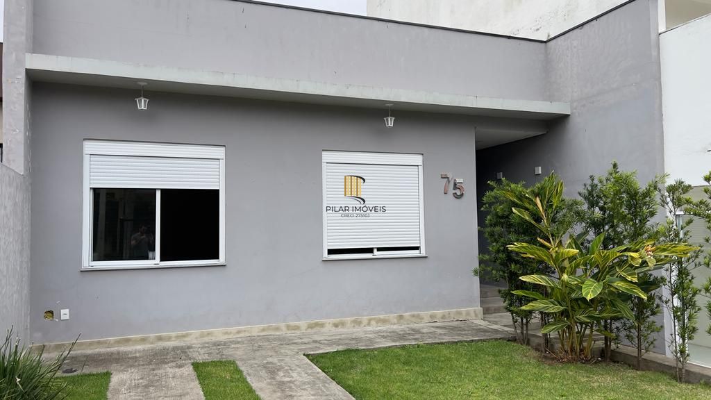 Casa térrea com piscina  no Guarujá