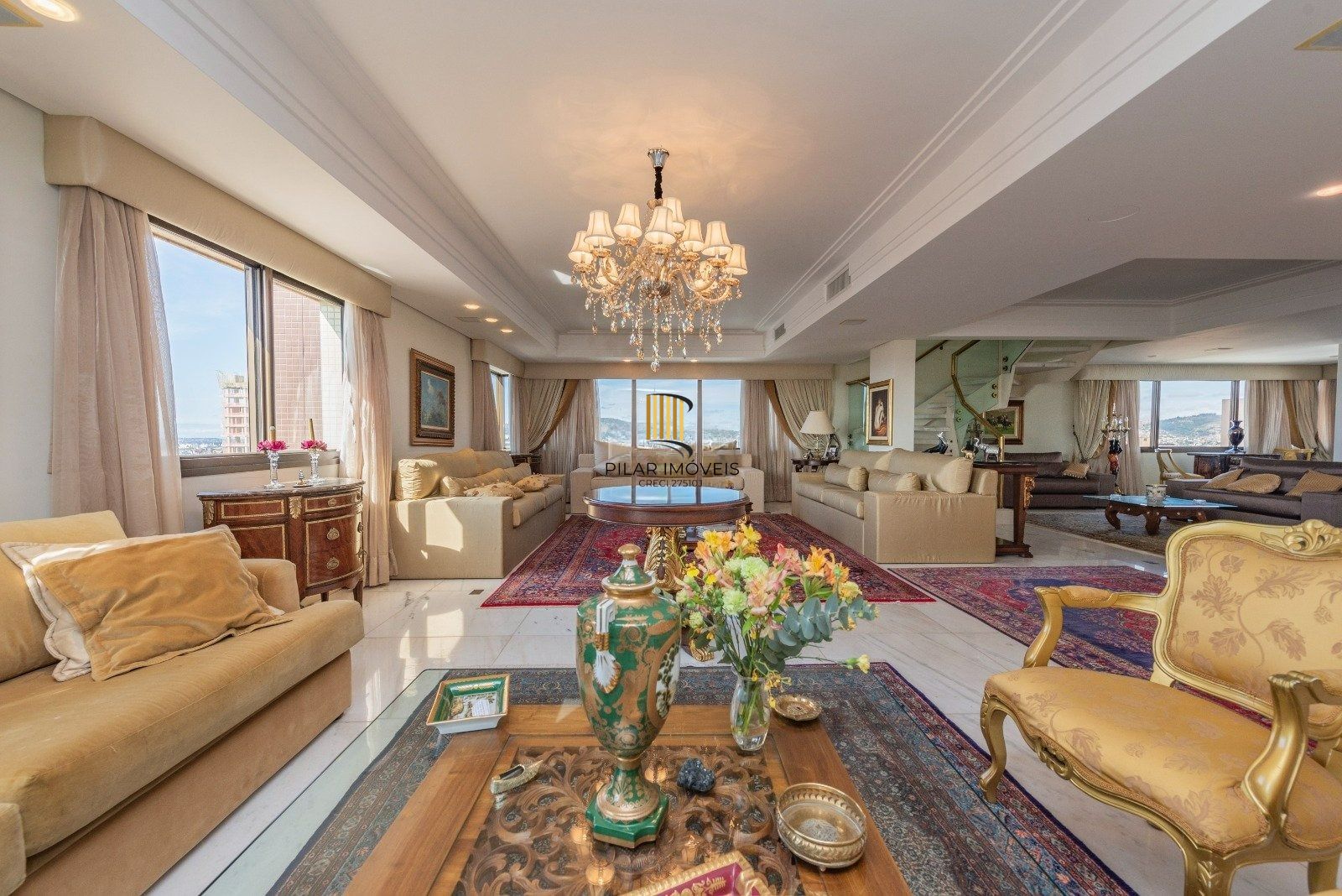 Clássica Cobertura, 600m2 privativos, 4 Dormitórios Sendo 3 Suítes!