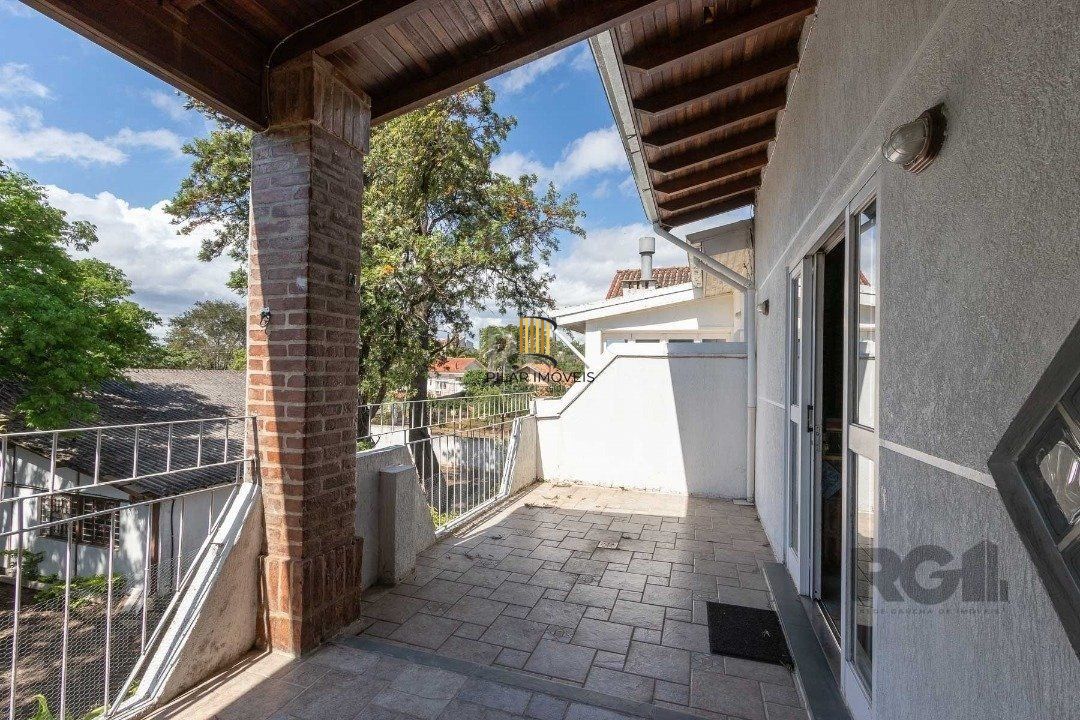 Casa em condomínio com 3 dormitórios, 3 banheiros no bairro Cristal