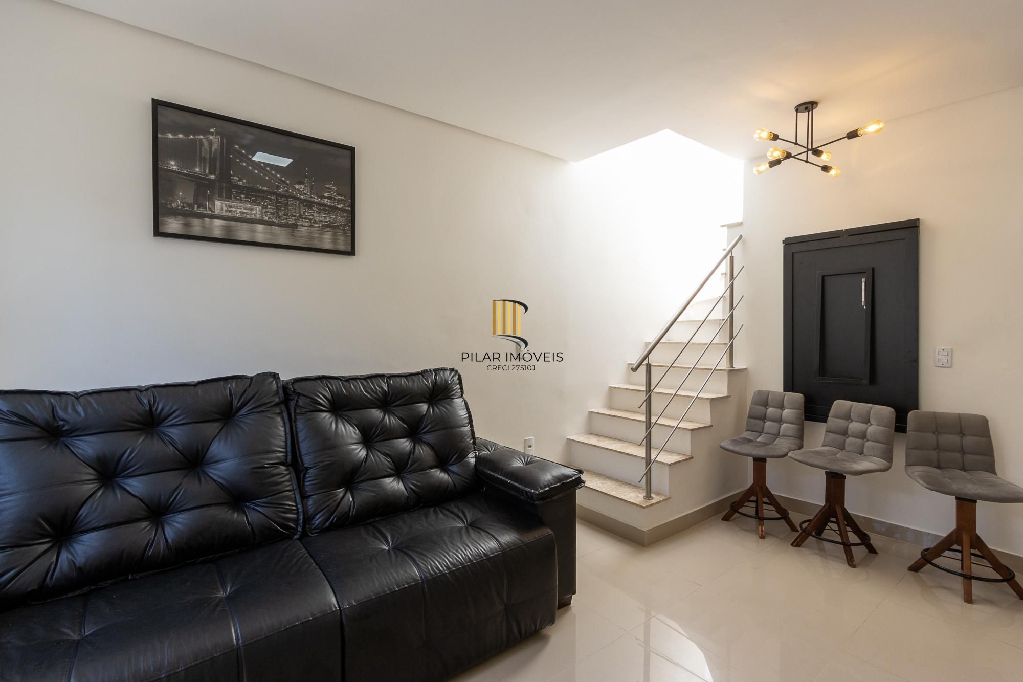 Linda  Casa em condomínio , localizada no bairro TRISTEZA, Zona Sul de PORTO ALEGRE..