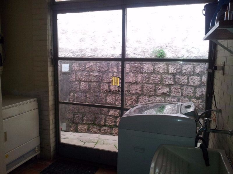 Casa para Venda - 400m², 3 dormitórios, sendo 1 suites, 2 vagas - Cristal