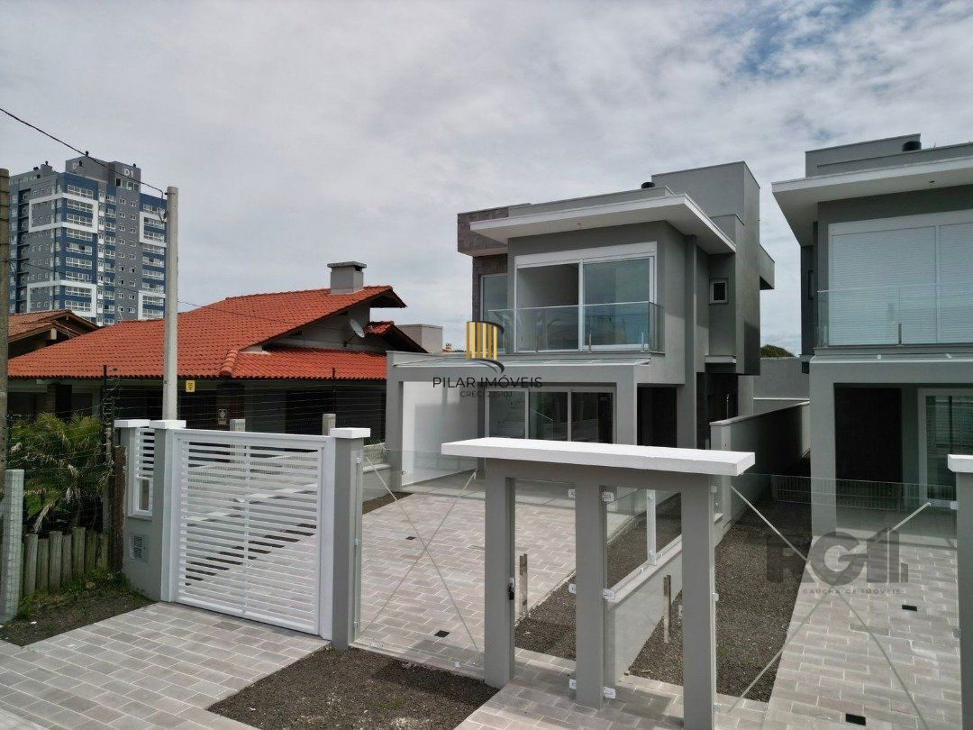 Casa 3 dormitórios no bairro Zona Nova