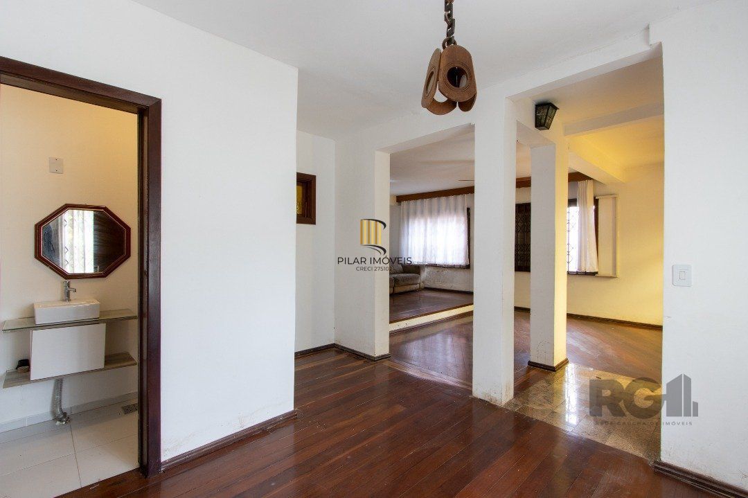 Casa para Venda - 205.5m², 3 dormitórios, sendo 2 suites, 3 vagas - Vila Nova