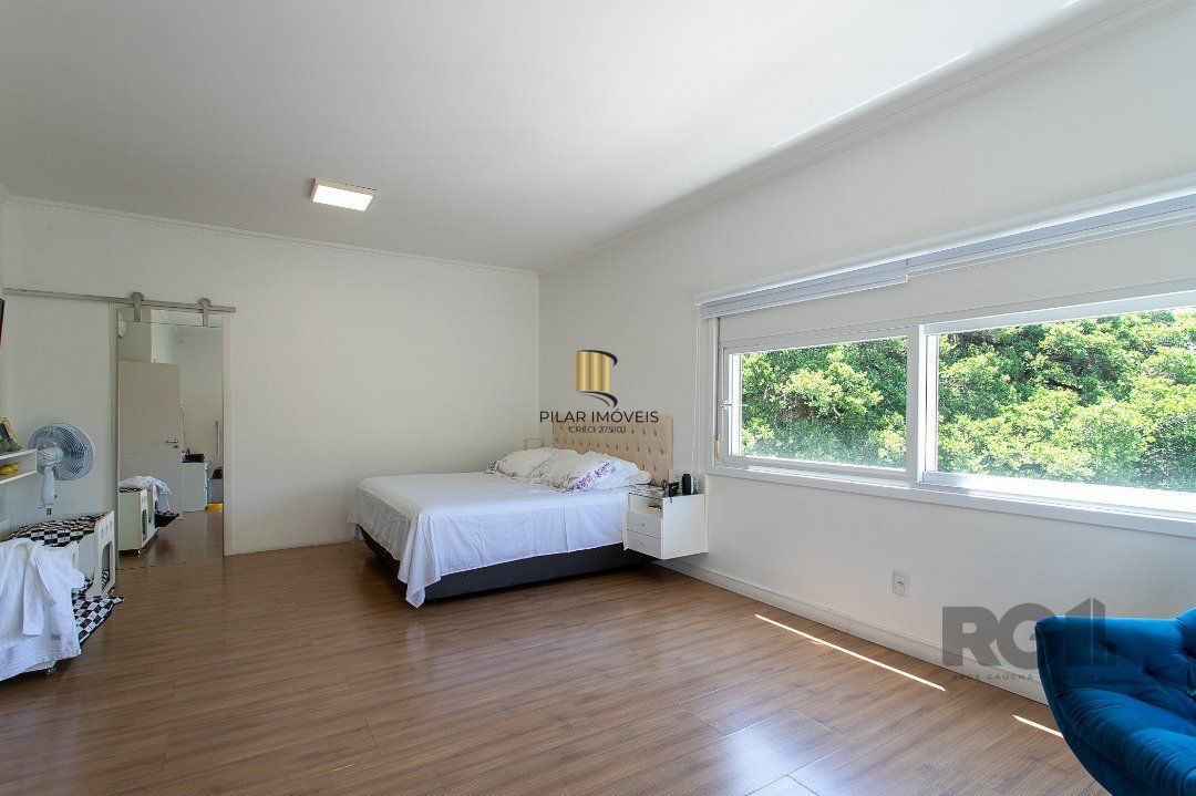 Apartamento com uma cobertura horizontal com 329,10 m² privativos com suíte
