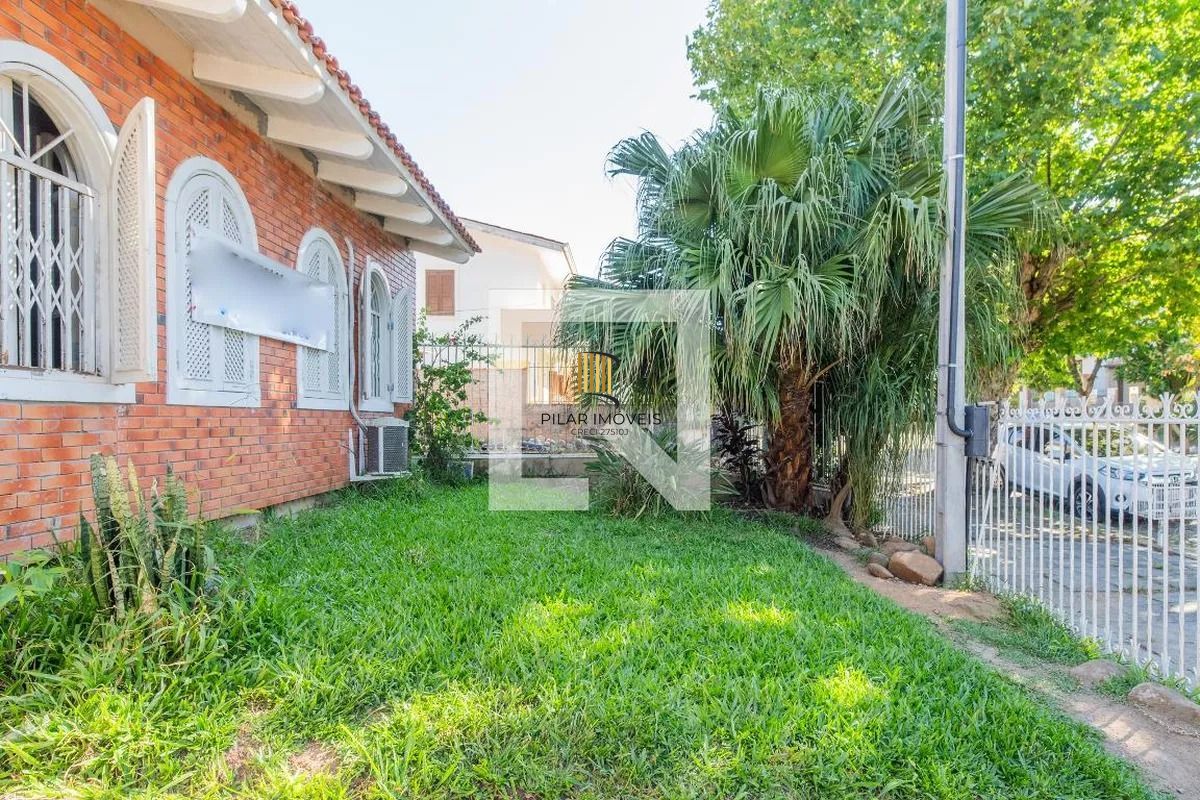 Casa á venda com 3 dormitórios no bairro Ipanema em Porto Alegre
