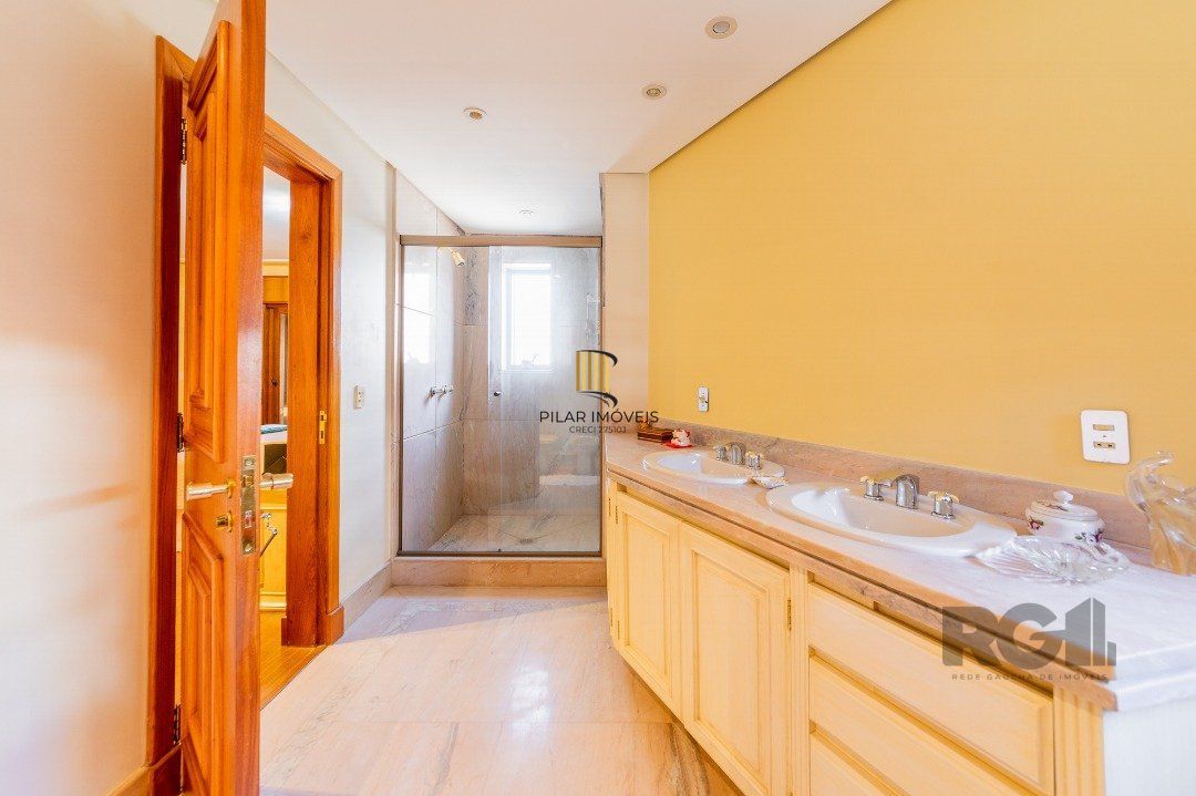 Apartamento 4 dormitórios no bairro Moinhos de Vento