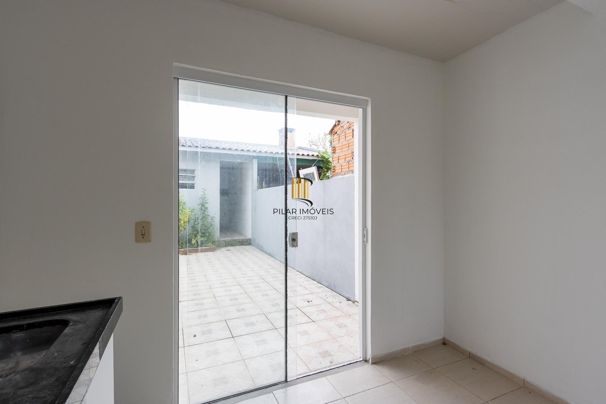 Casa (sobrado), 2 dormitórios, pátio - Bairro Hípica