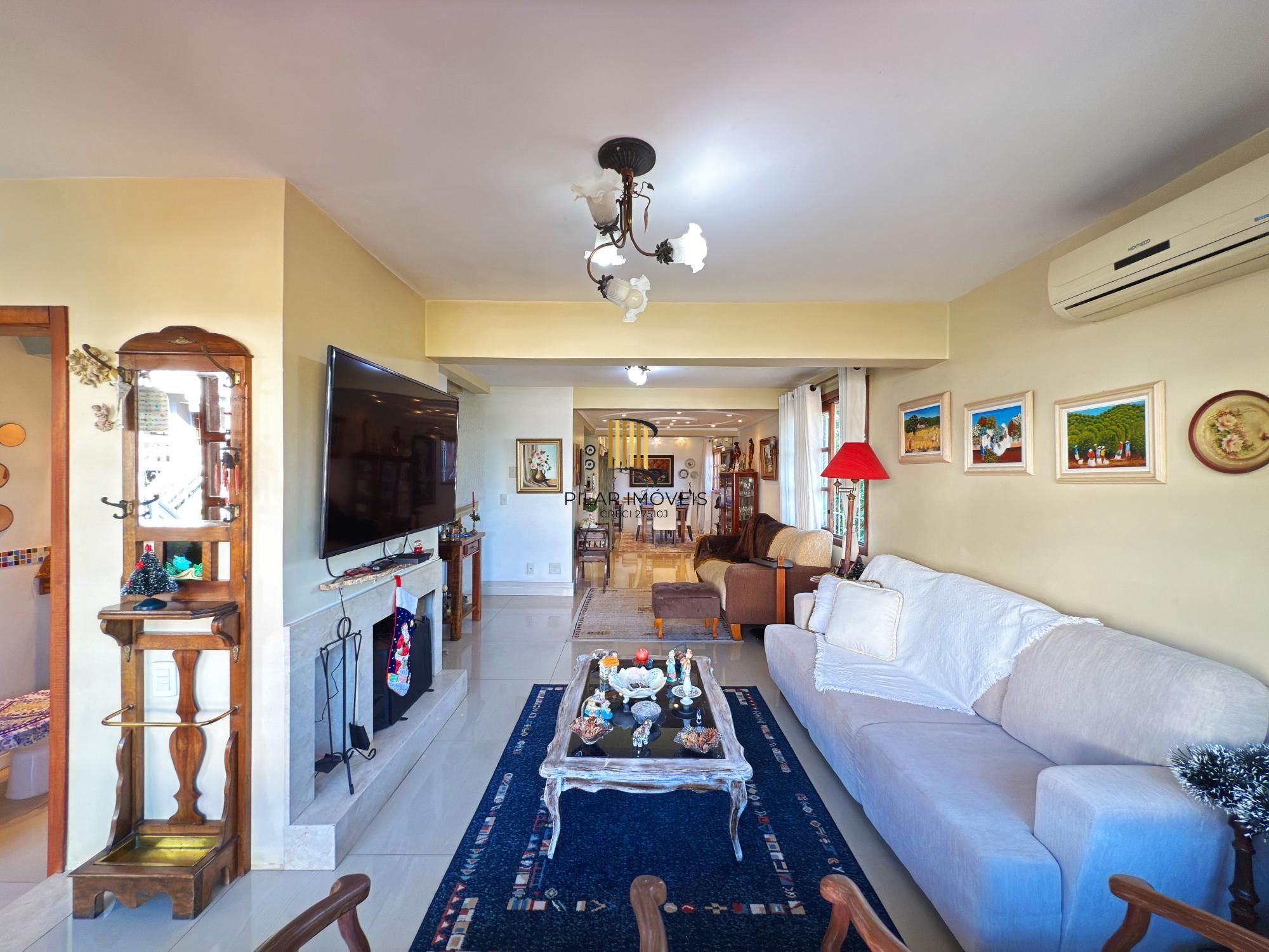 Casa em condomínio bairro Tristeza, com 185m² privativos.